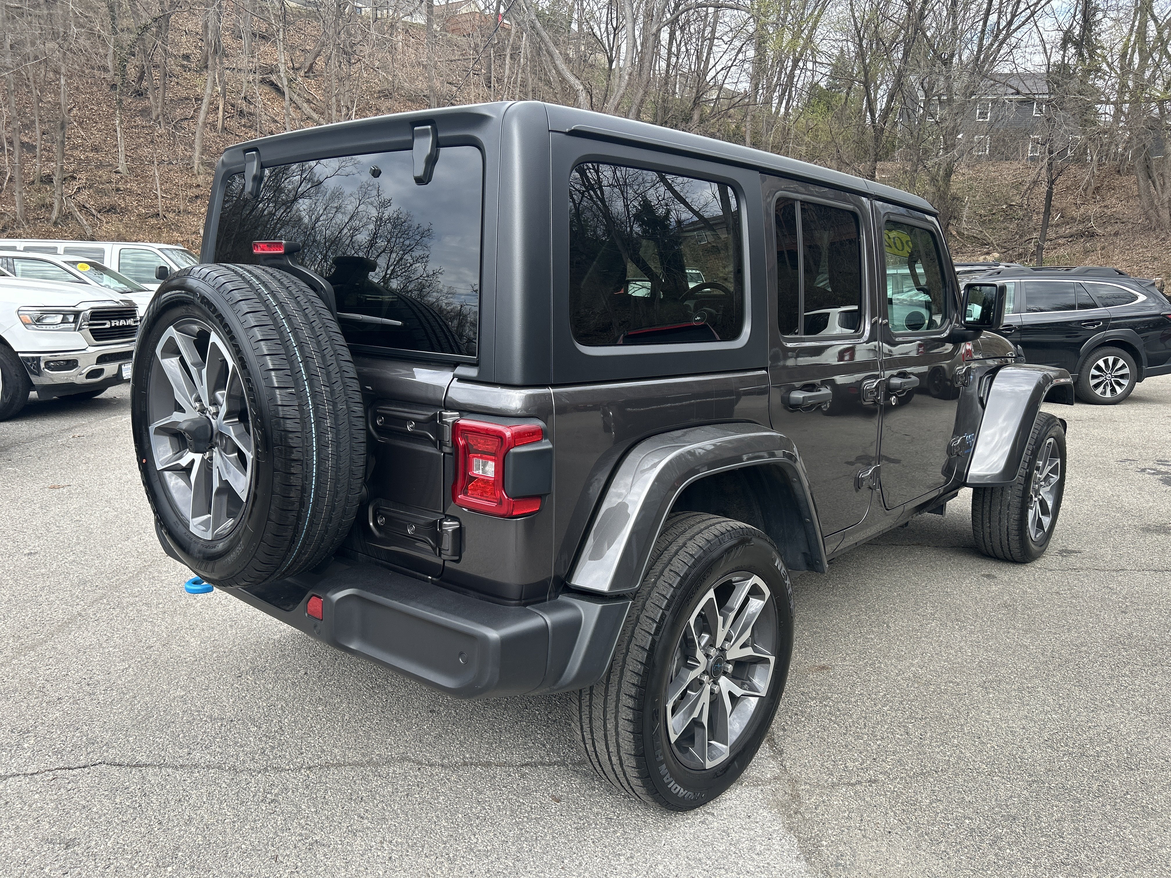Used 2024 Jeep Wrangler Unlimited w/ Convenience Group AWD/4WD image 6