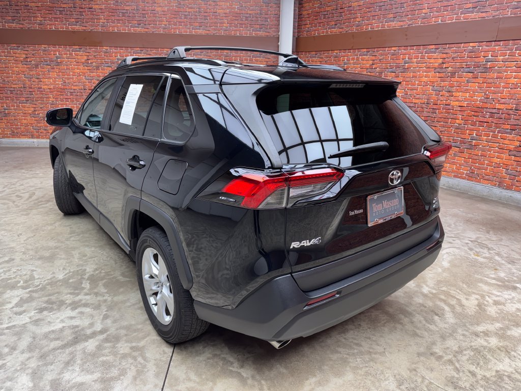 Used 2020 Toyota RAV4 XLE w/ Convenience Package AWD/4WD image 2