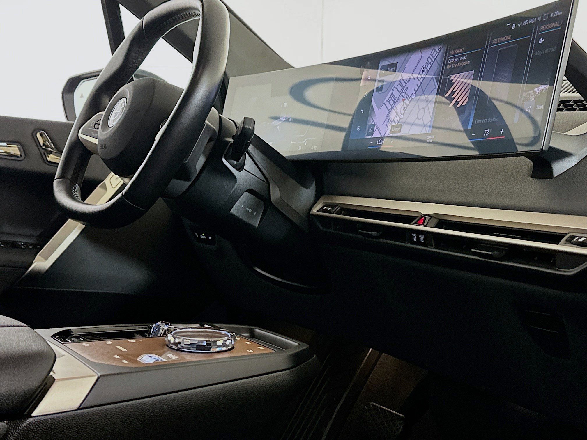 Used 2023 BMW iX xDrive50 w/ Premium Package image 29