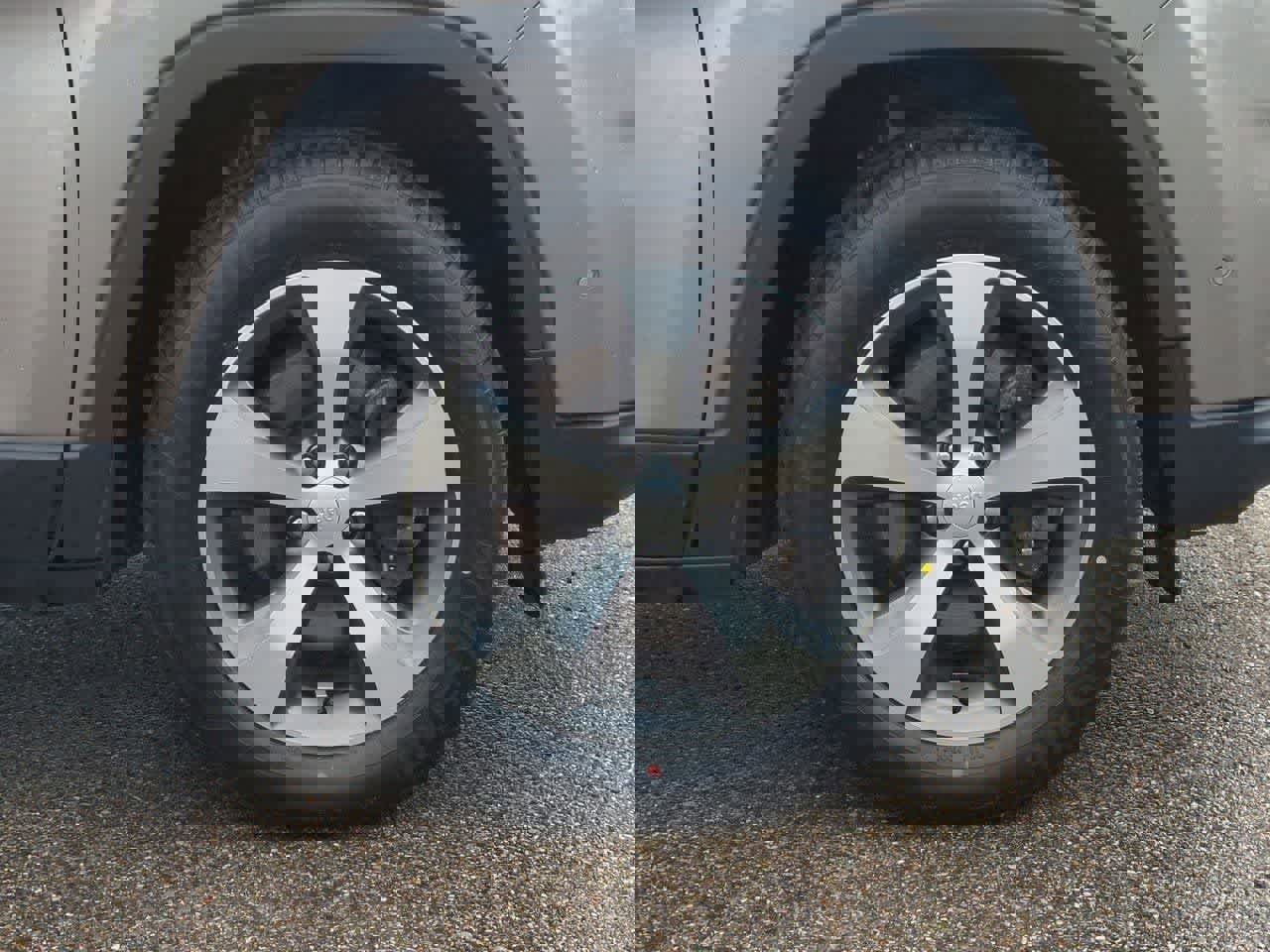 Used 2021 Jeep Cherokee Limited image 13