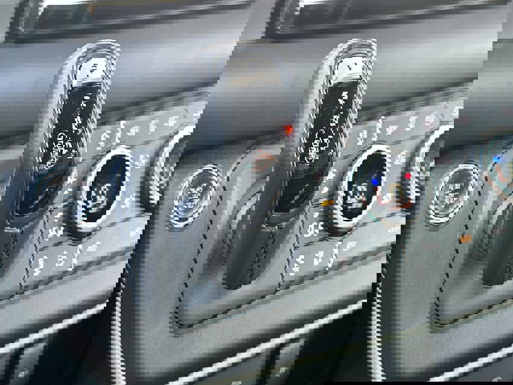 Used 2021 Land Rover Defender 110 X-Dynamic HSE image 20