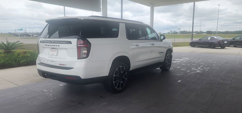 Used 2024 Chevrolet Suburban RST RWD image 8