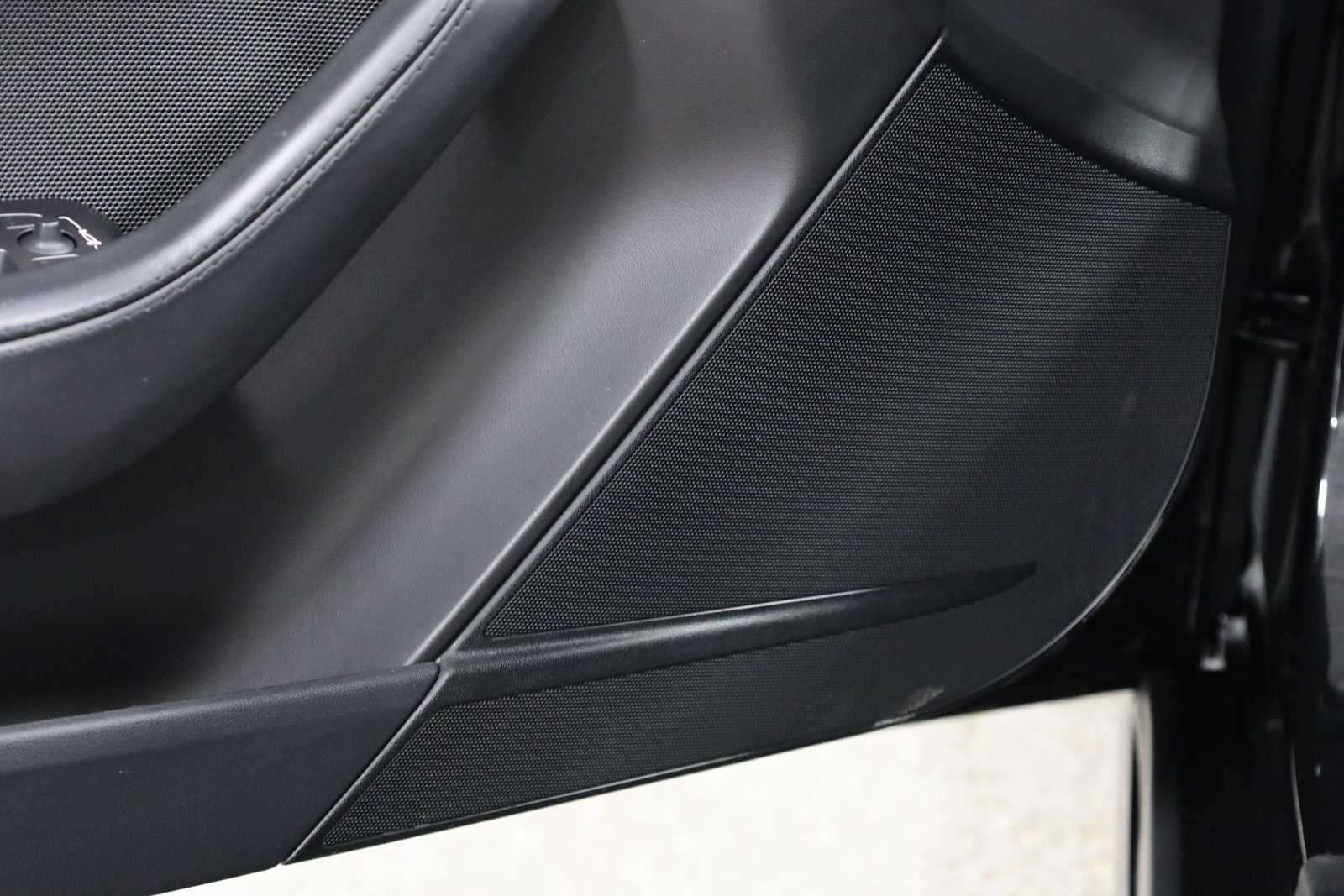 Used 2017 Jaguar F-TYPE R image 17