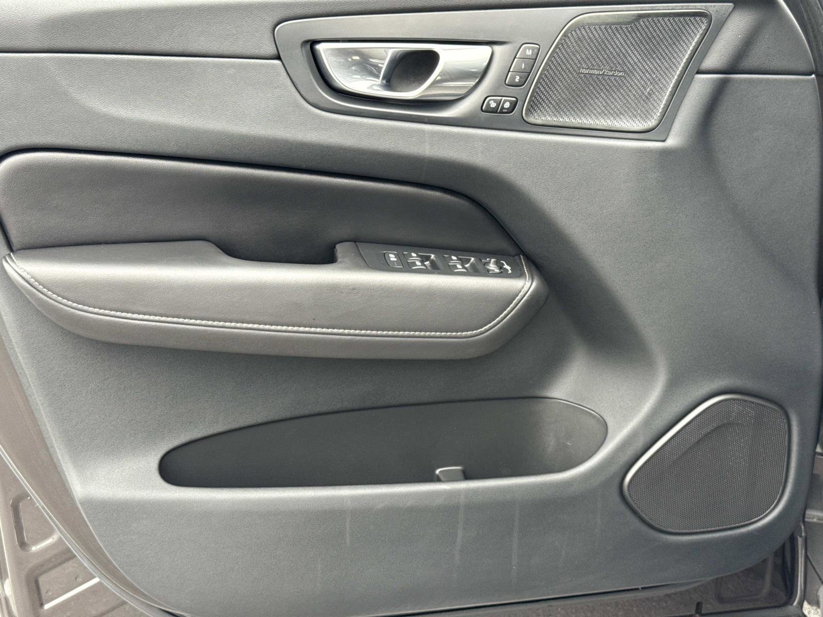 Used 2023 Volvo XC60 B5 Ultimate w/ Climate Package image 17