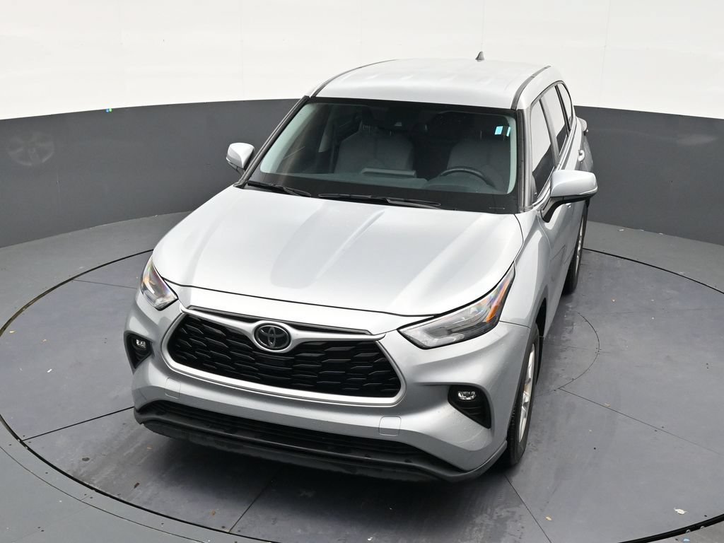 Used 2024 Toyota Highlander LE FWD image 18