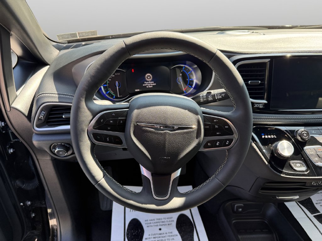 Used 2025 Chrysler Pacifica Select FWD image 11