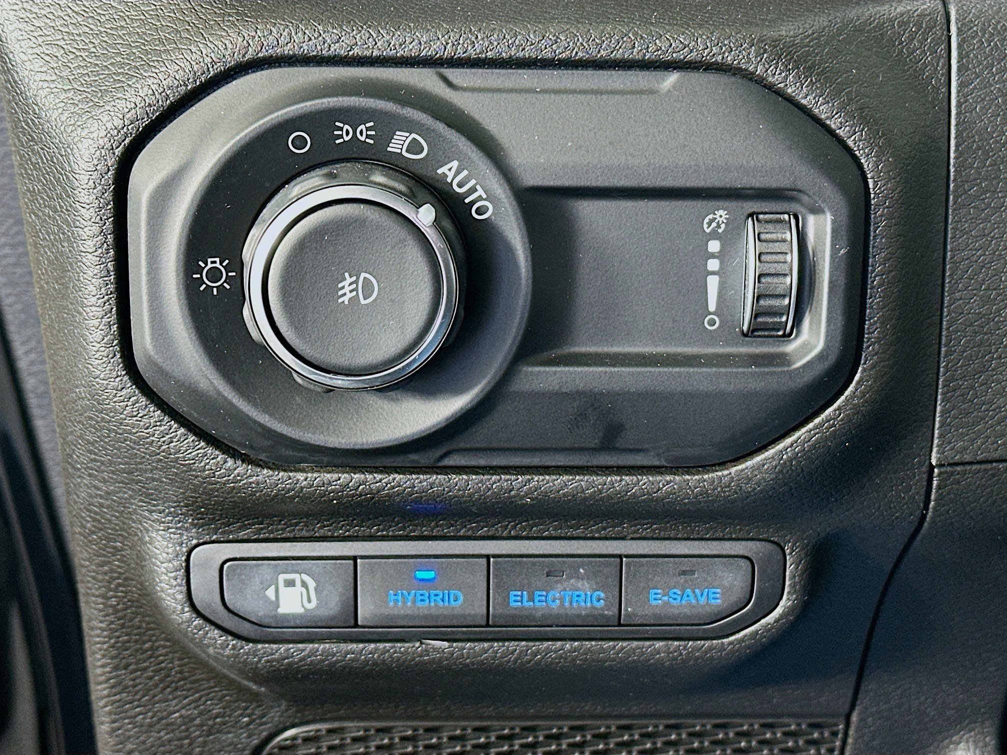 Used 2023 Jeep Wrangler Sahara w/ Cold Weather Group image 16