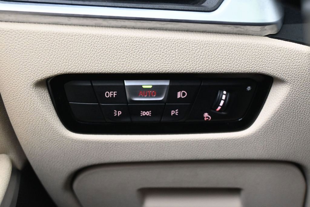 Used 2020 BMW 330i Sedan RWD image 17