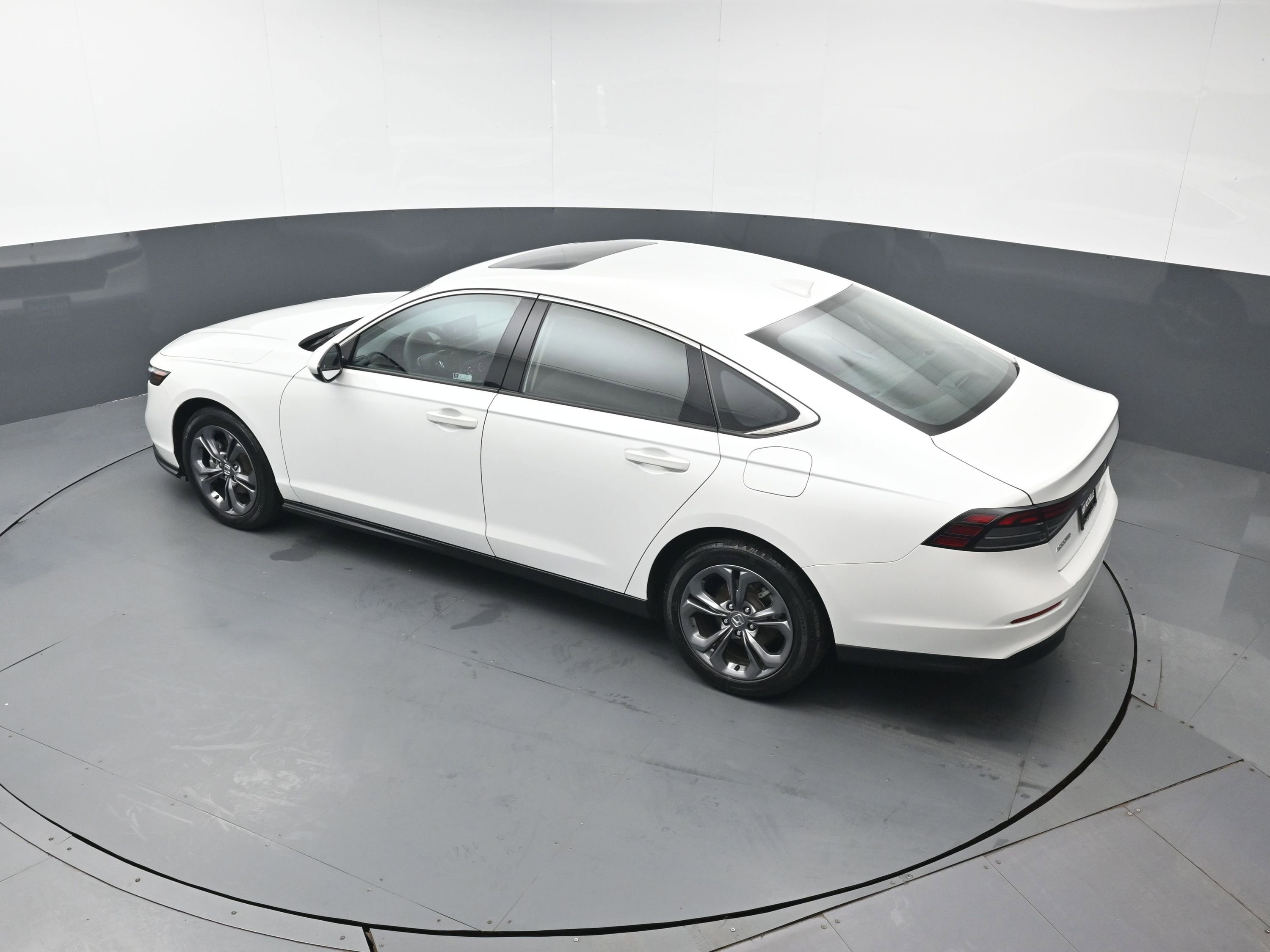 Certified 2023 Honda Accord EX image 37