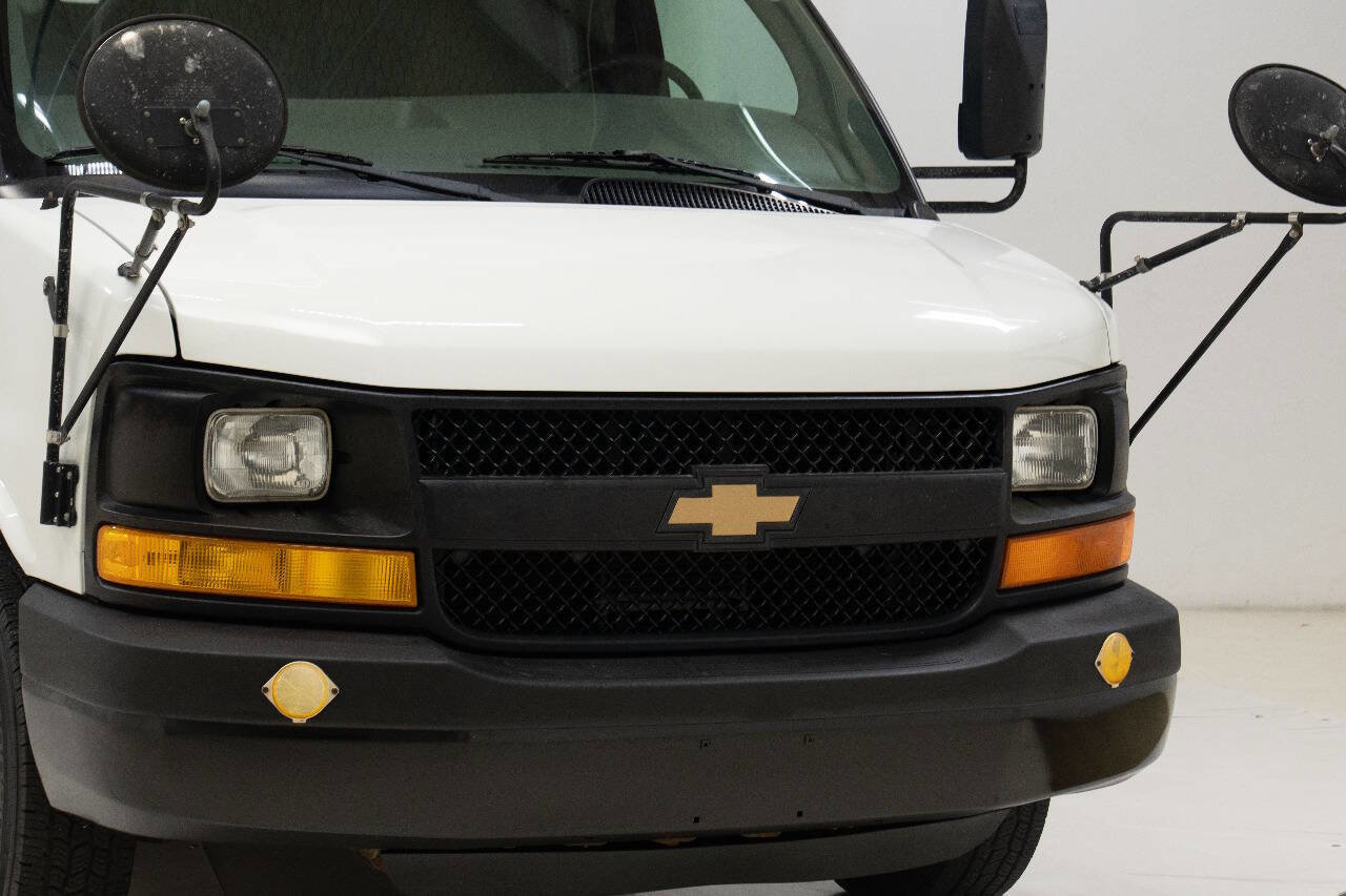 Used 2004 Chevrolet Express 3500 3500 2dr Commercial/Cutaway/Ch w/ School Bus Package image 9