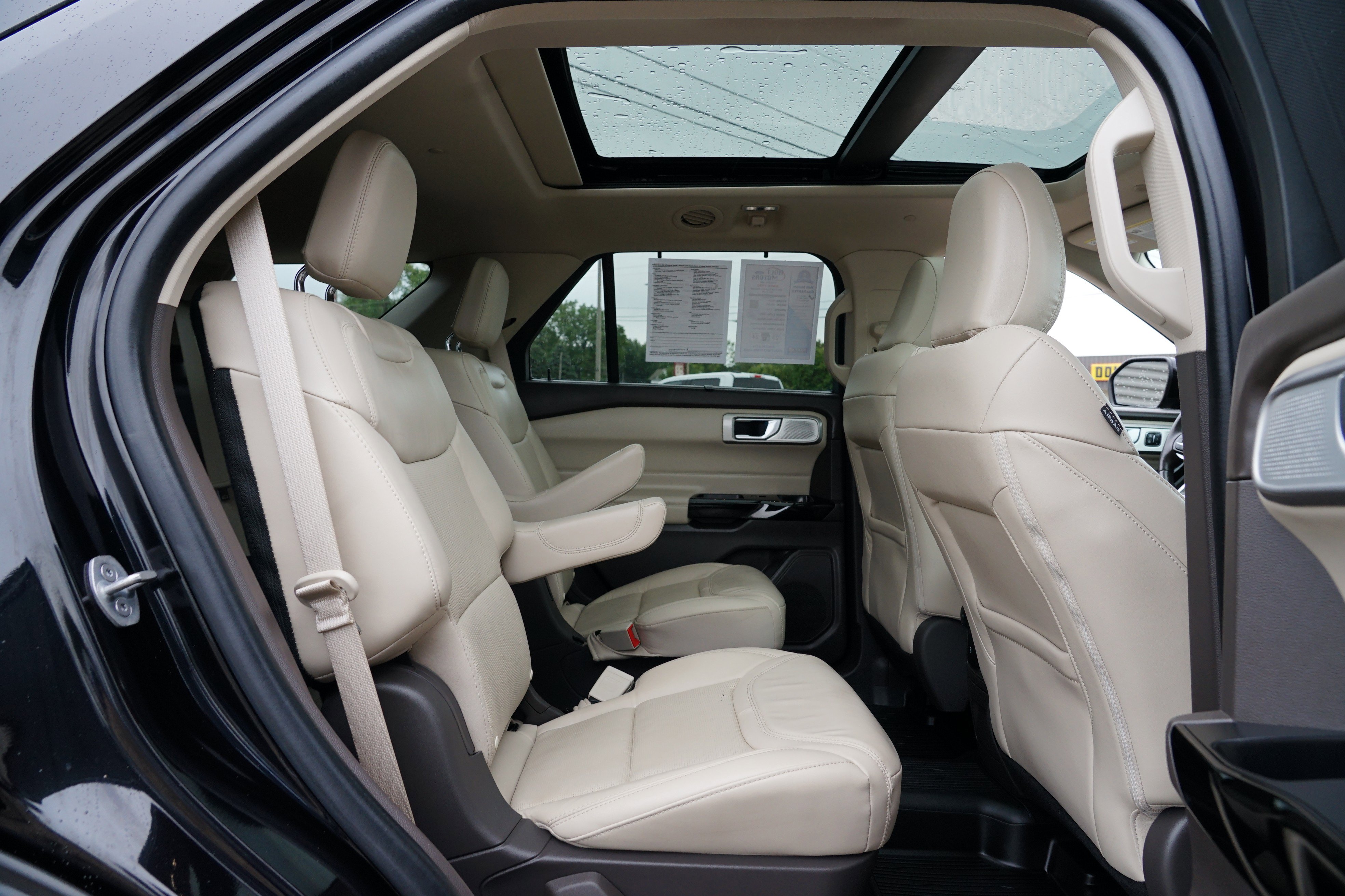 Used 2022 Ford Explorer Platinum AWD/4WD image 32