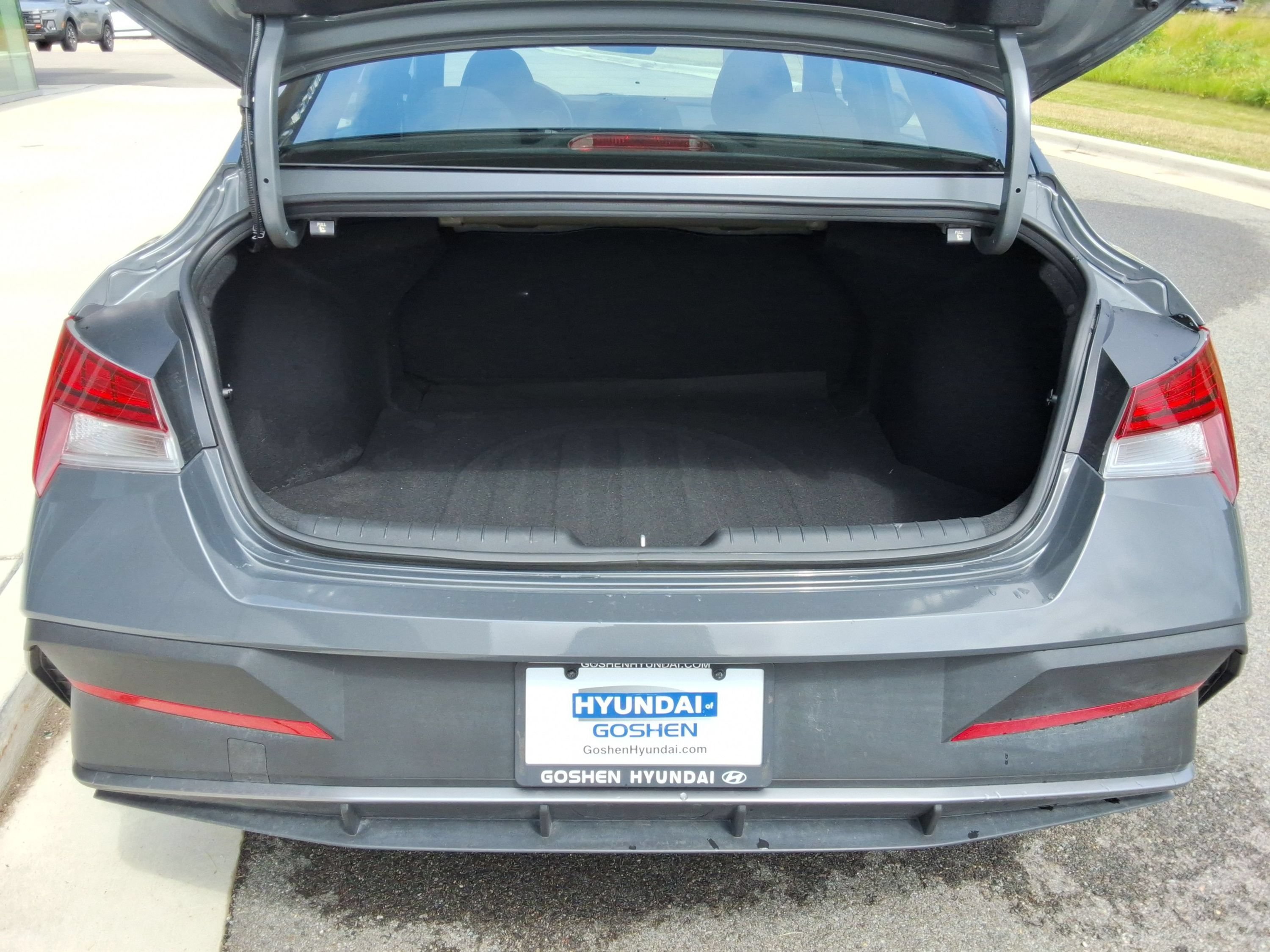 Used 2025 Hyundai Elantra SEL FWD image 32