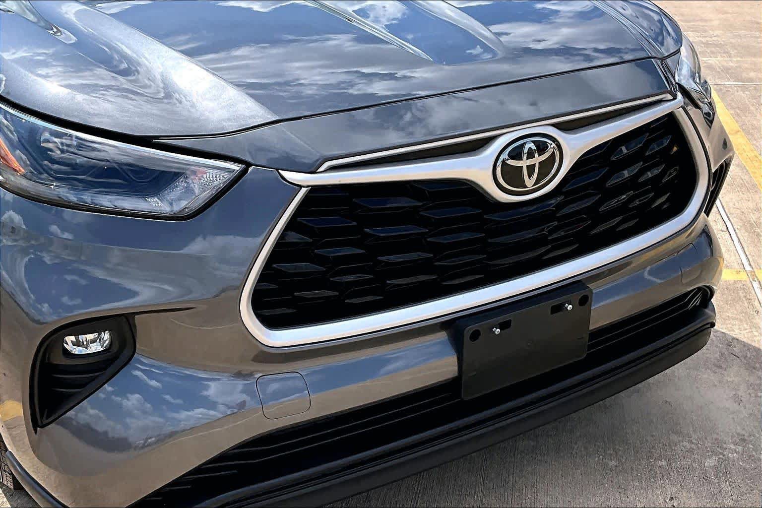 Used 2021 Toyota Highlander XLE FWD image 30