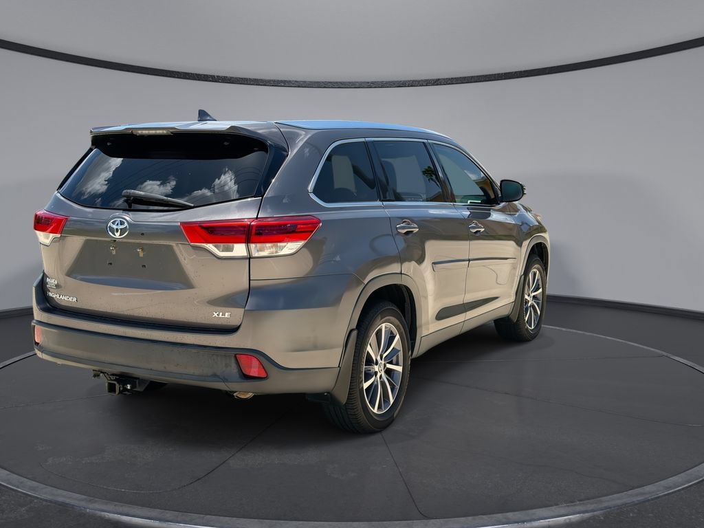 Used 2019 Toyota Highlander XLE FWD image 11