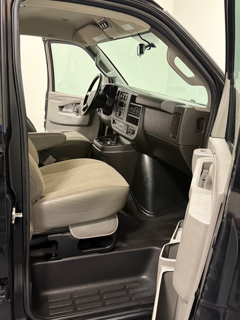 Used 2019 Chevrolet Express 3500 LS RWD image 11