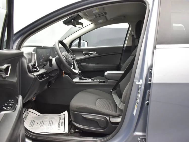 Used 2025 Kia Sportage LX image 14