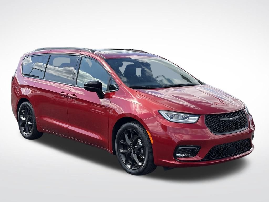 Certified 2025 Chrysler Pacifica Limited FWD image 3
