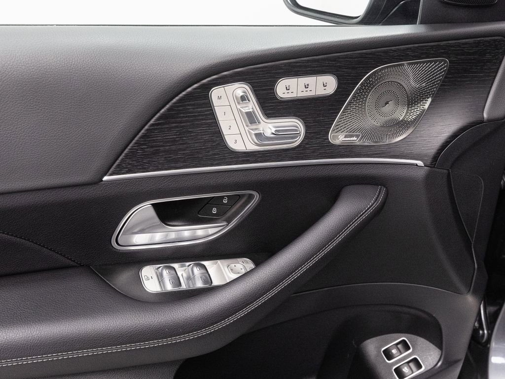 Used 2025 Mercedes-Benz GLE 450e 4MATIC w/ AMG Line Exterior image 6