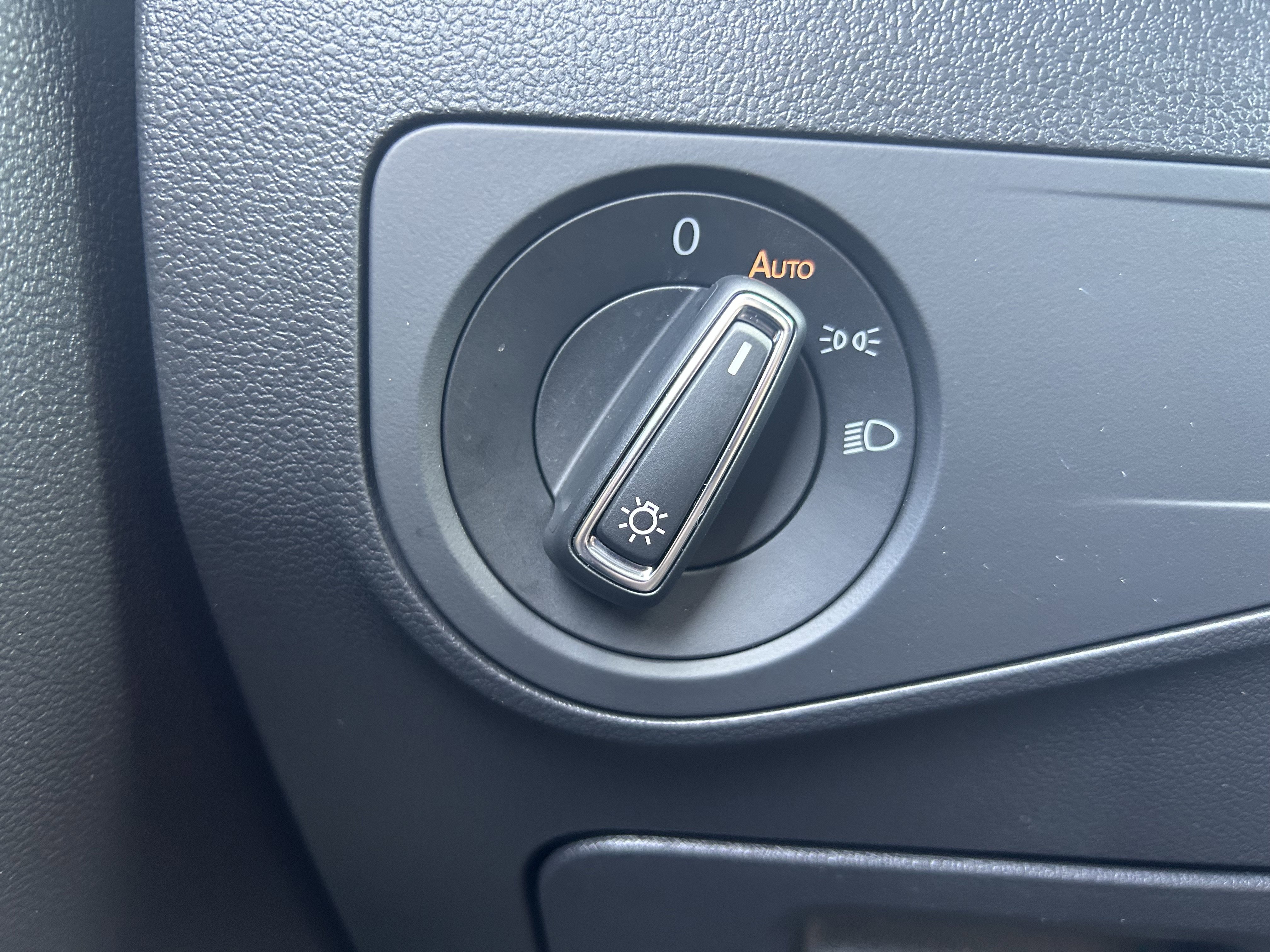 Certified 2023 Volkswagen Tiguan SE image 19