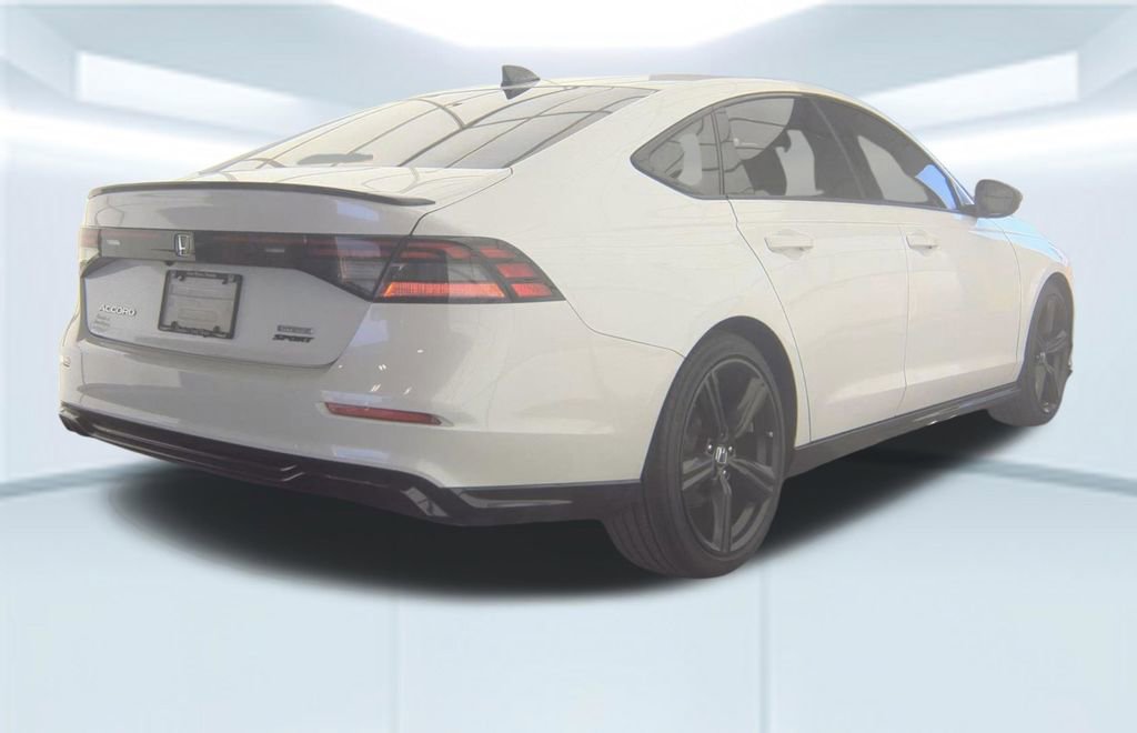 Used 2023 Honda Accord Sport image 2
