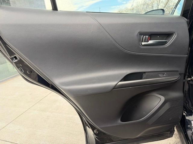 Used 2023 Toyota Venza XLE image 16