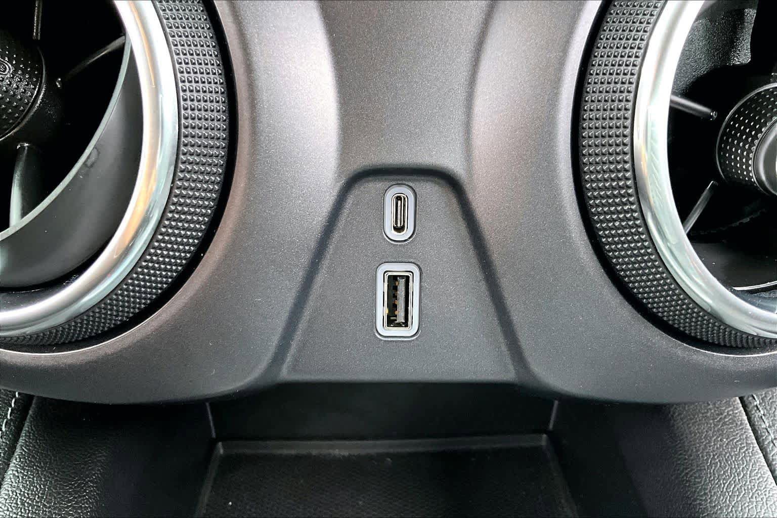 Used 2019 Chevrolet Blazer LT FWD image 36