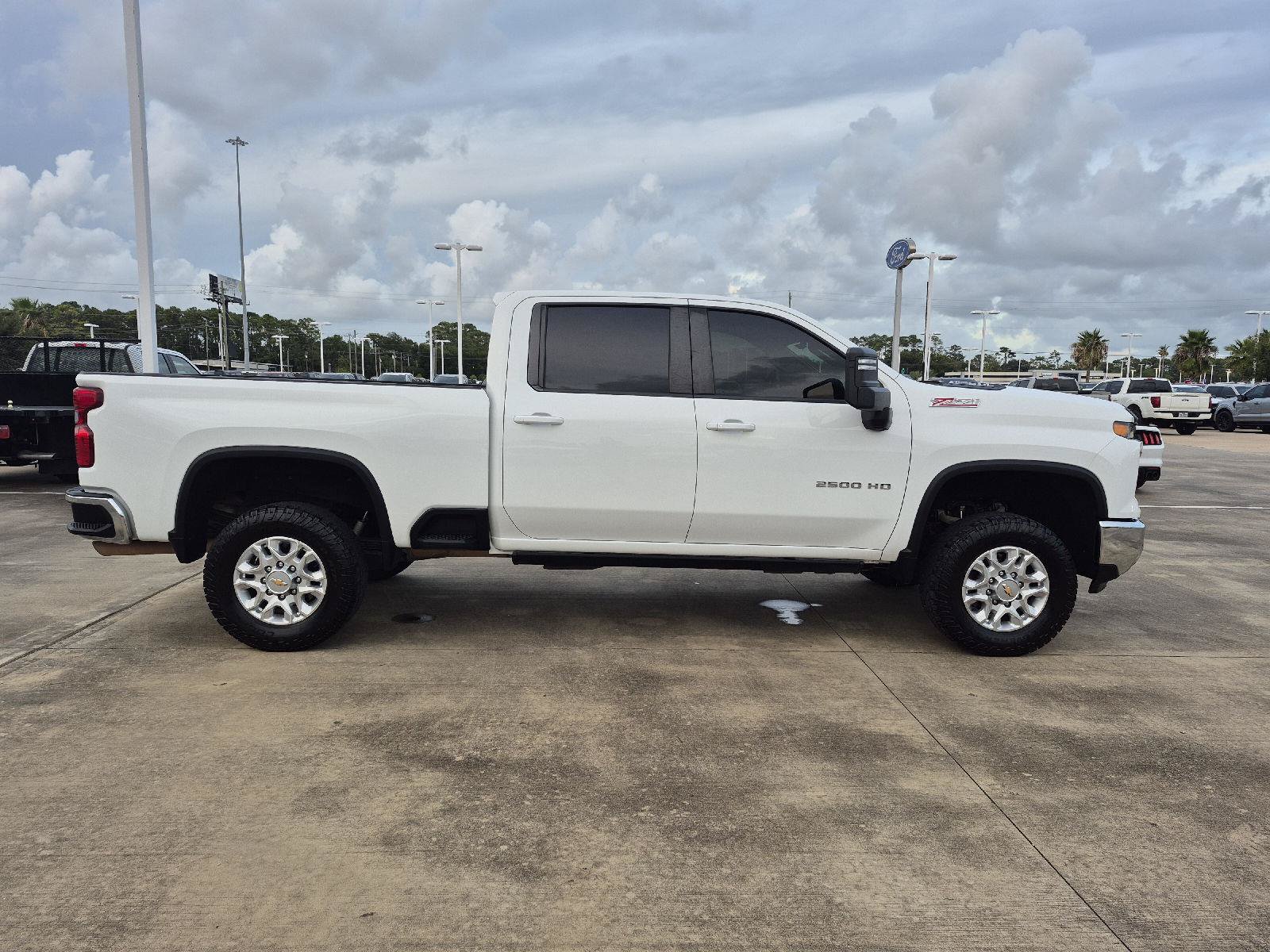 Used 2024 Chevrolet Silverado 2500 LT AWD/4WD image 12