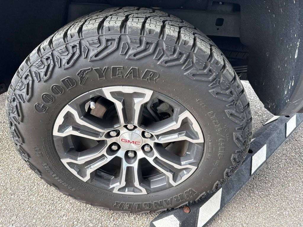 Used 2023 GMC Canyon AT4 w/ AT4 Premium Package AWD/4WD image 11