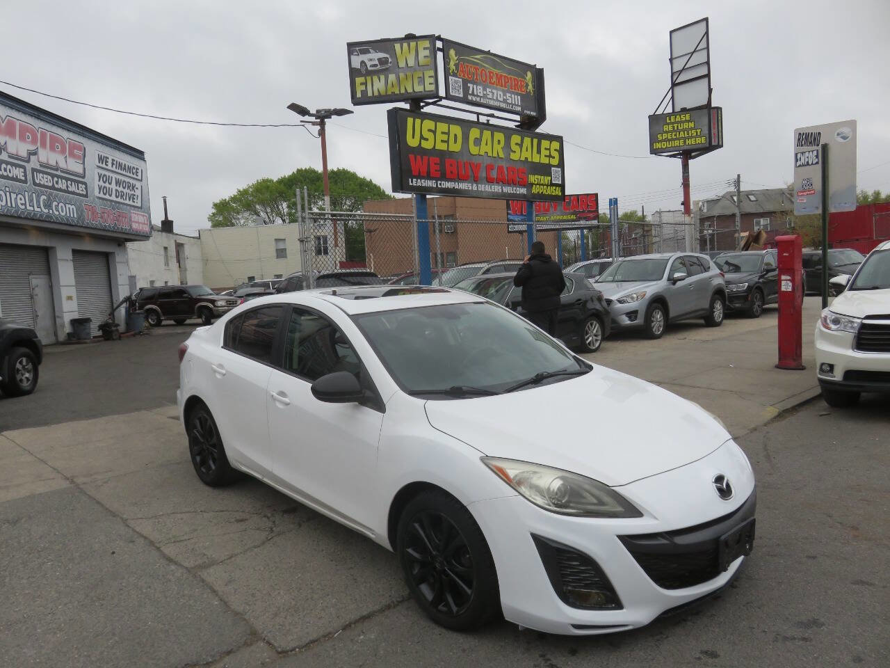 Used 2011 MAZDA MAZDA3 s Sport w/ Tech Pkg FWD image 3