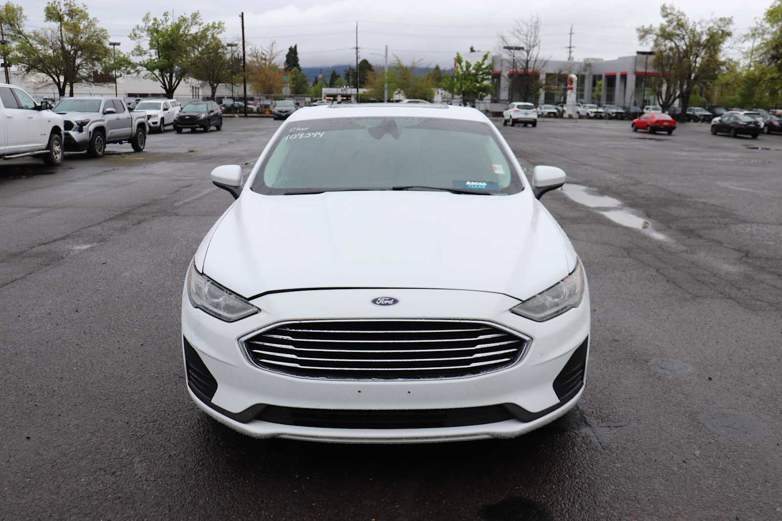 Used 2020 Ford Fusion SE FWD image 2
