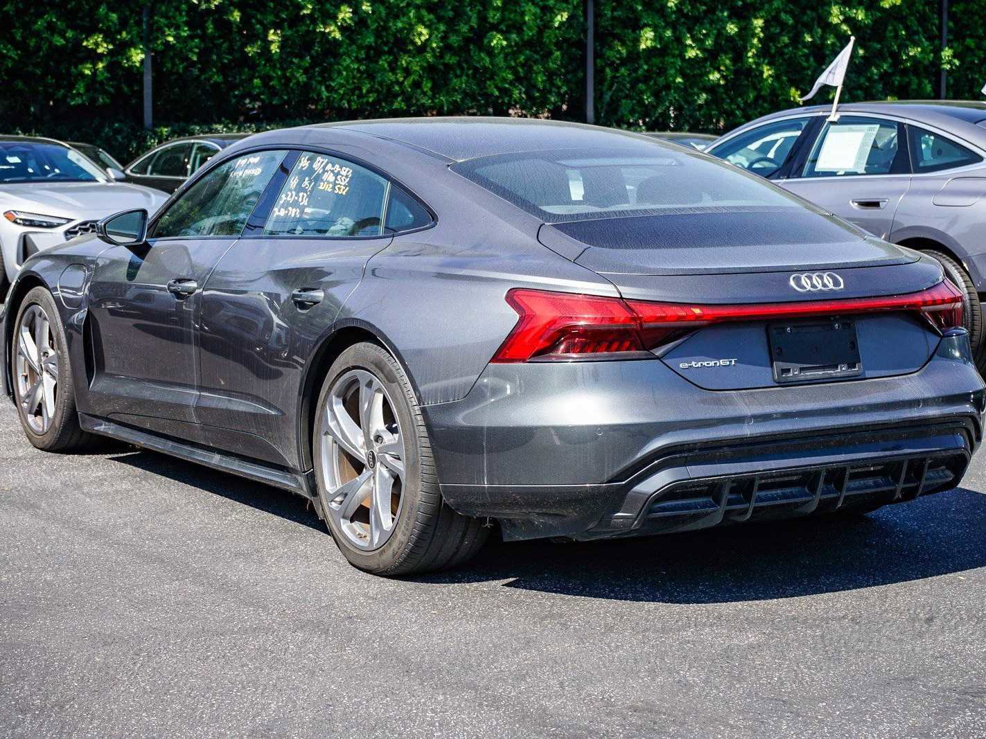 Used 2022 Audi e-tron GT Premium Plus image 2