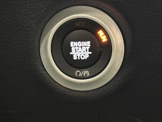 Certified 2025 Chrysler Pacifica Limited image 23