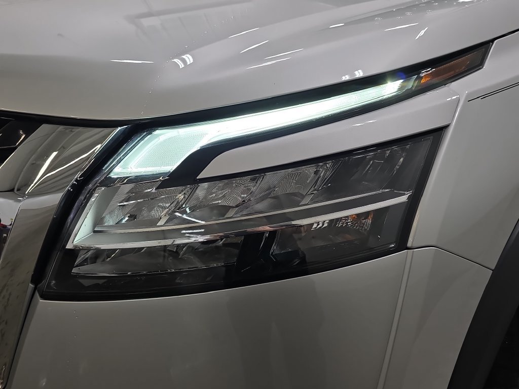Used 2024 Nissan Pathfinder Platinum w/ Cargo Package AWD/4WD image 29