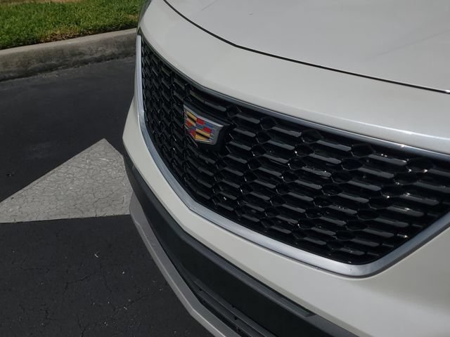 Certified 2022 Cadillac XT4 Premium Luxury w/ Safety Alert Package FWD image 9