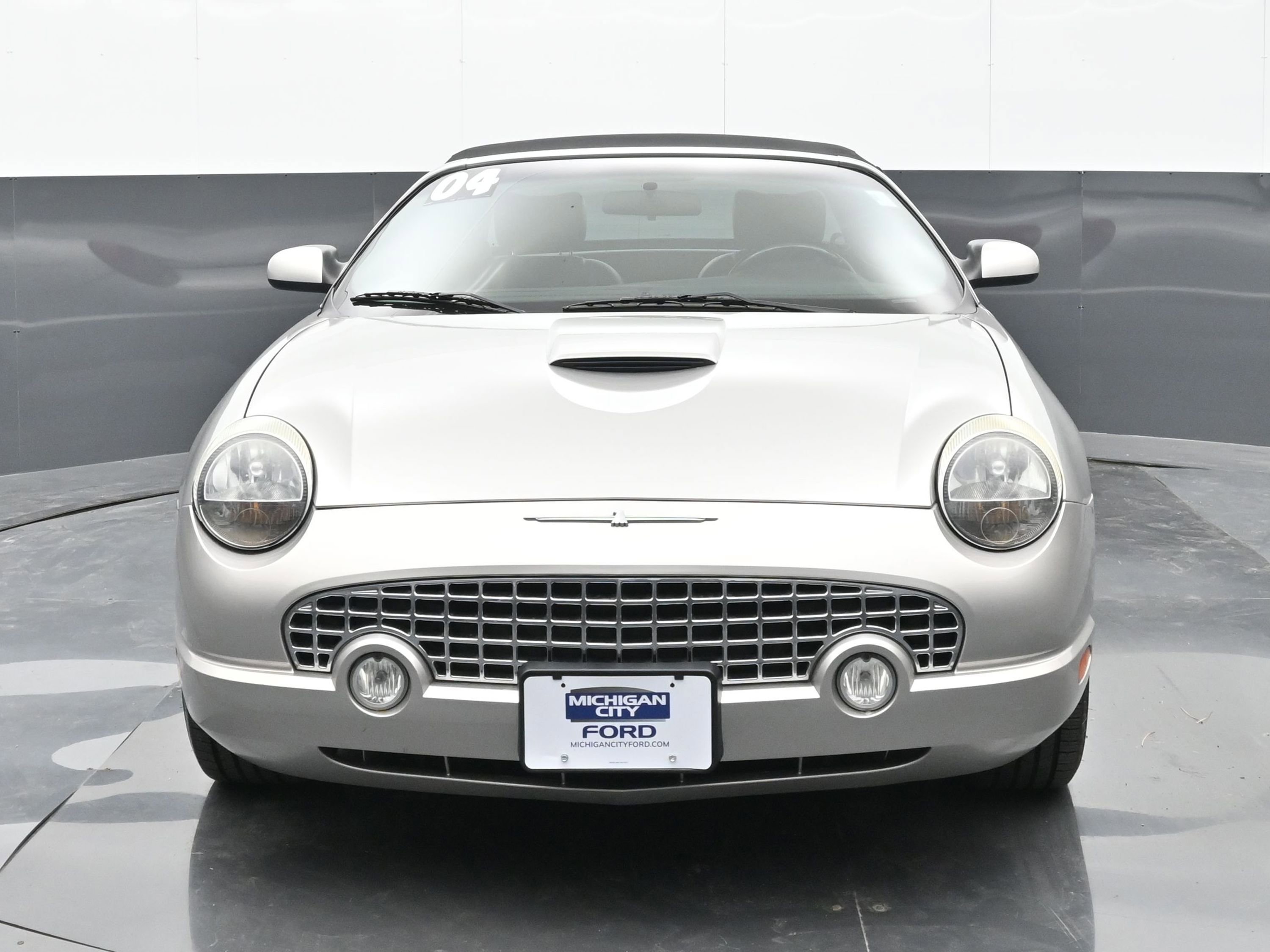Used 2004 Ford Thunderbird Base image 2