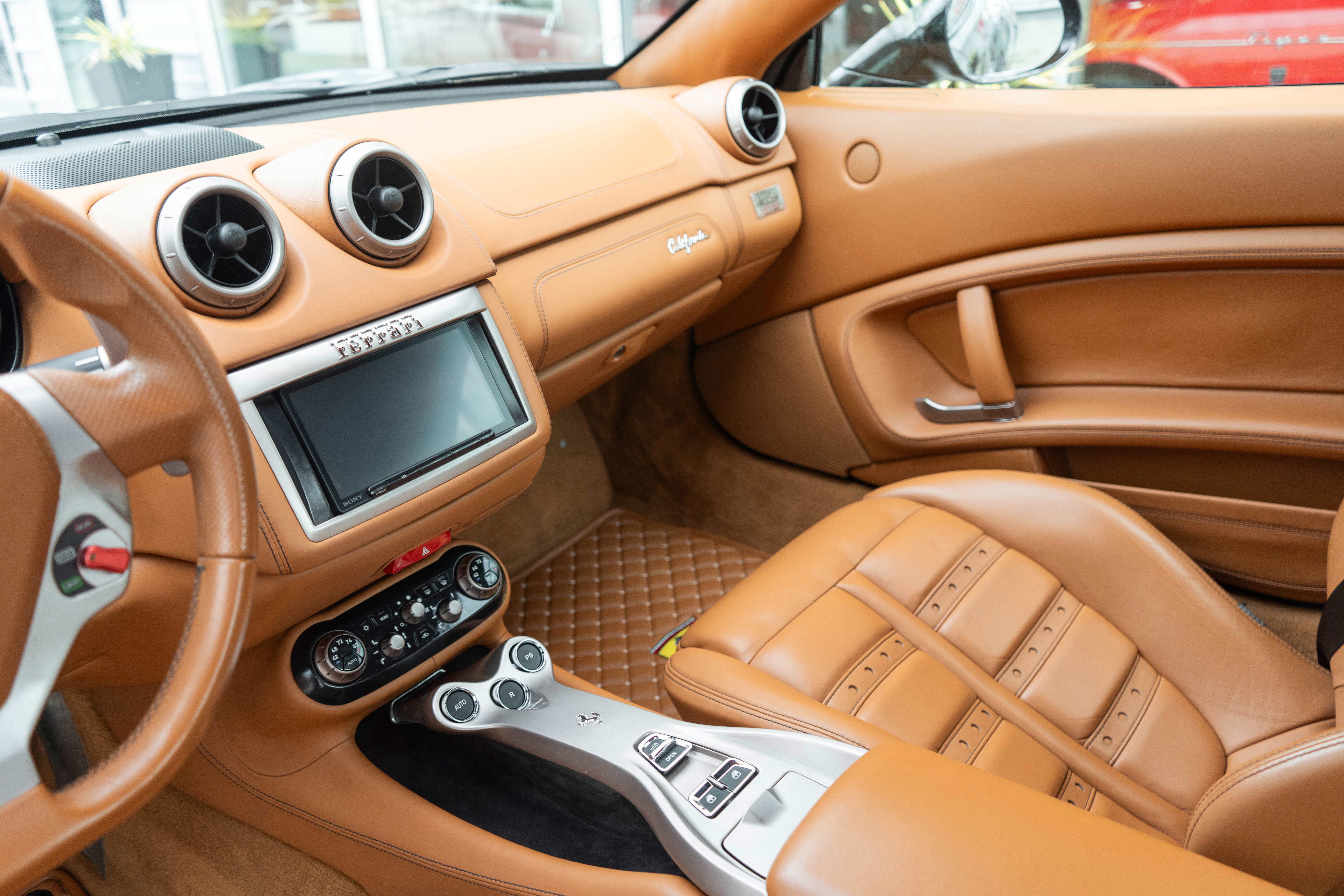 Used 2013 Ferrari California image 23