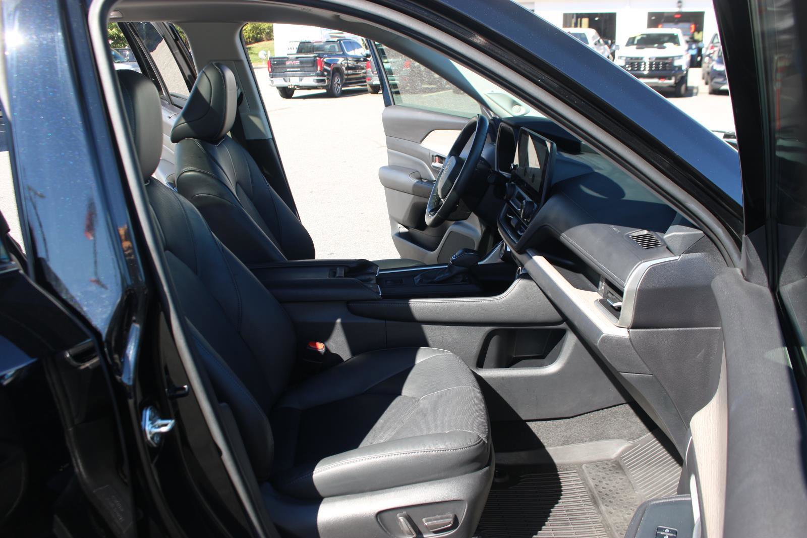 Used 2024 Toyota Grand Highlander Limited image 36