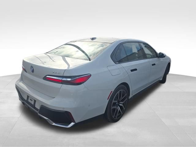 Used 2025 BMW 740i xDrive image 7