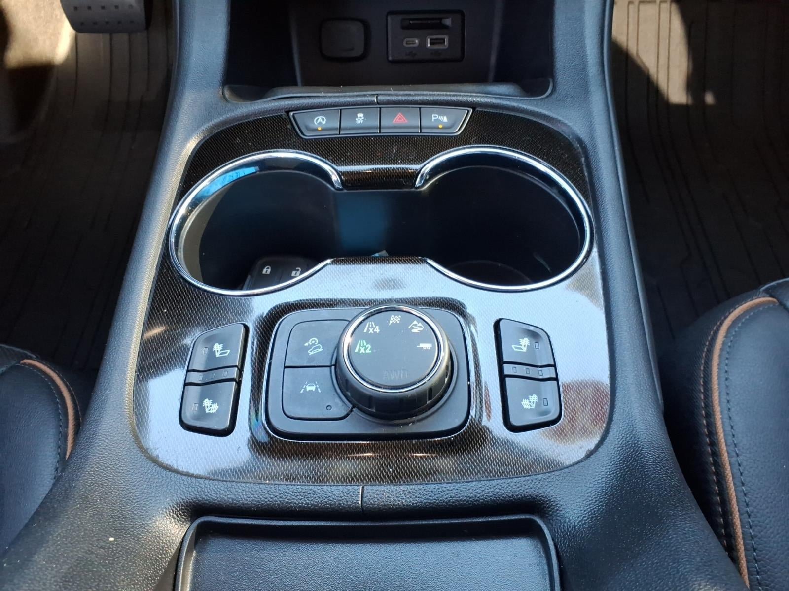 Used 2020 GMC Acadia AT4 w/ GMC Pro Grade Package AWD/4WD image 28