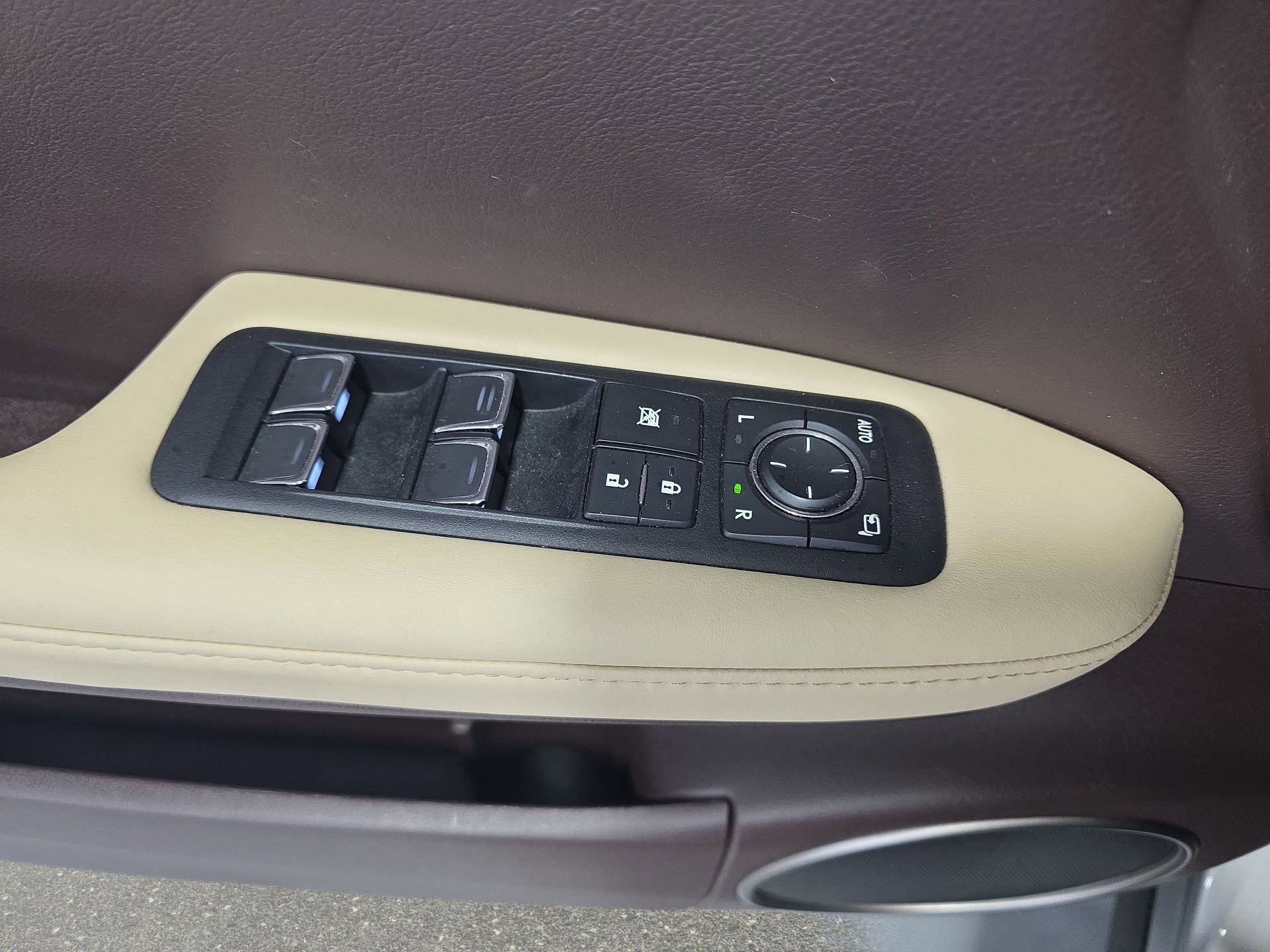 Used 2020 Lexus RX 450h AWD w/ Premium Package image 27