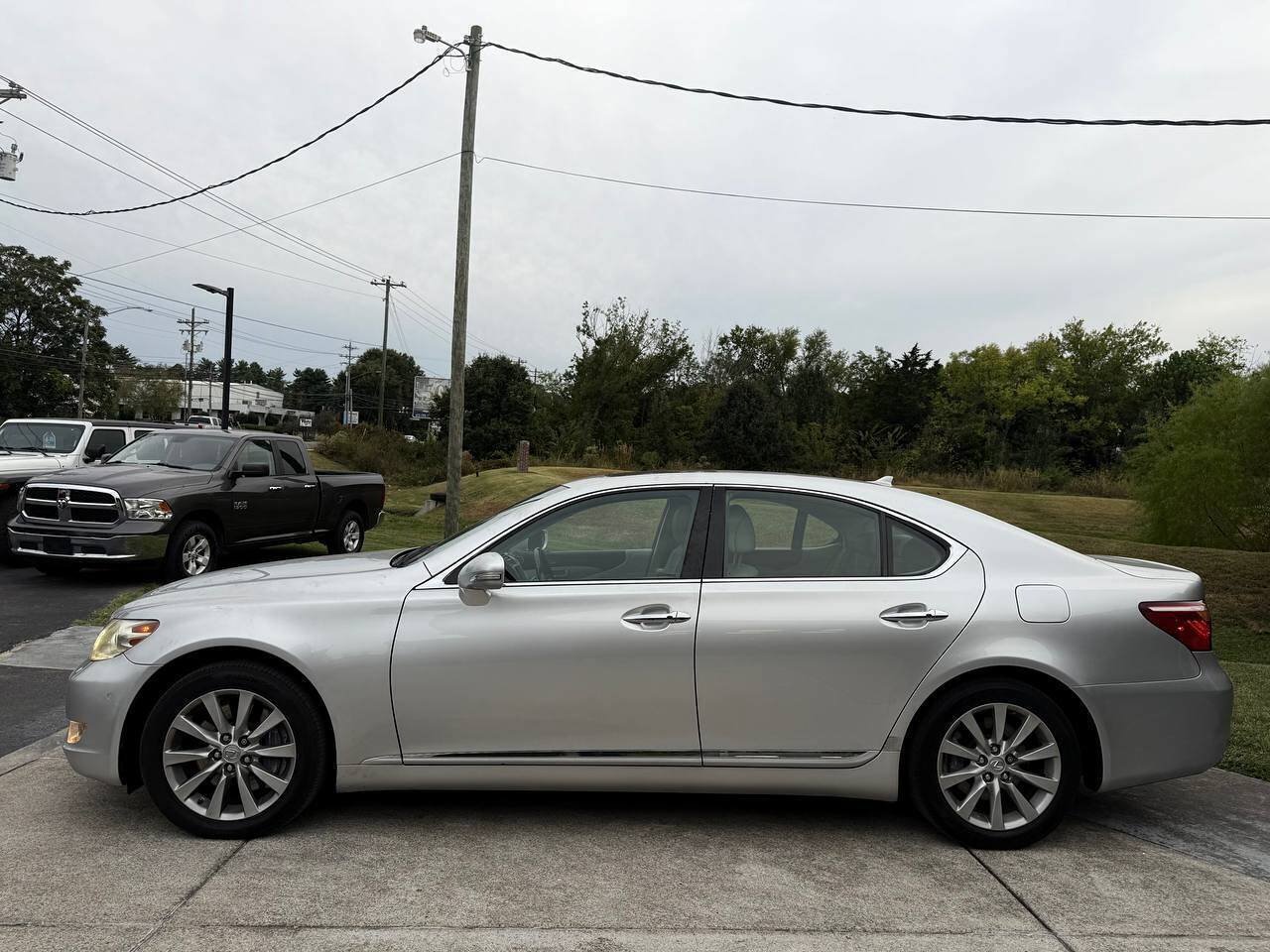 Used 2010 Lexus LS 460 AWD w/ Luxury Value Edition image 2