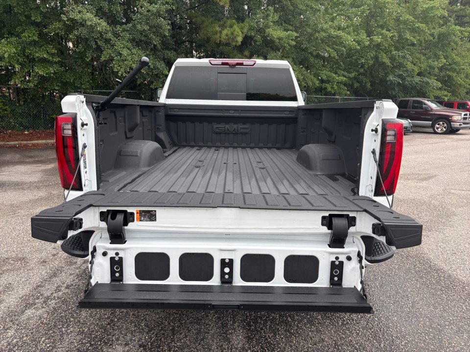 Certified 2025 GMC Sierra 3500 Denali w/ Denali Reserve Package AWD/4WD image 15