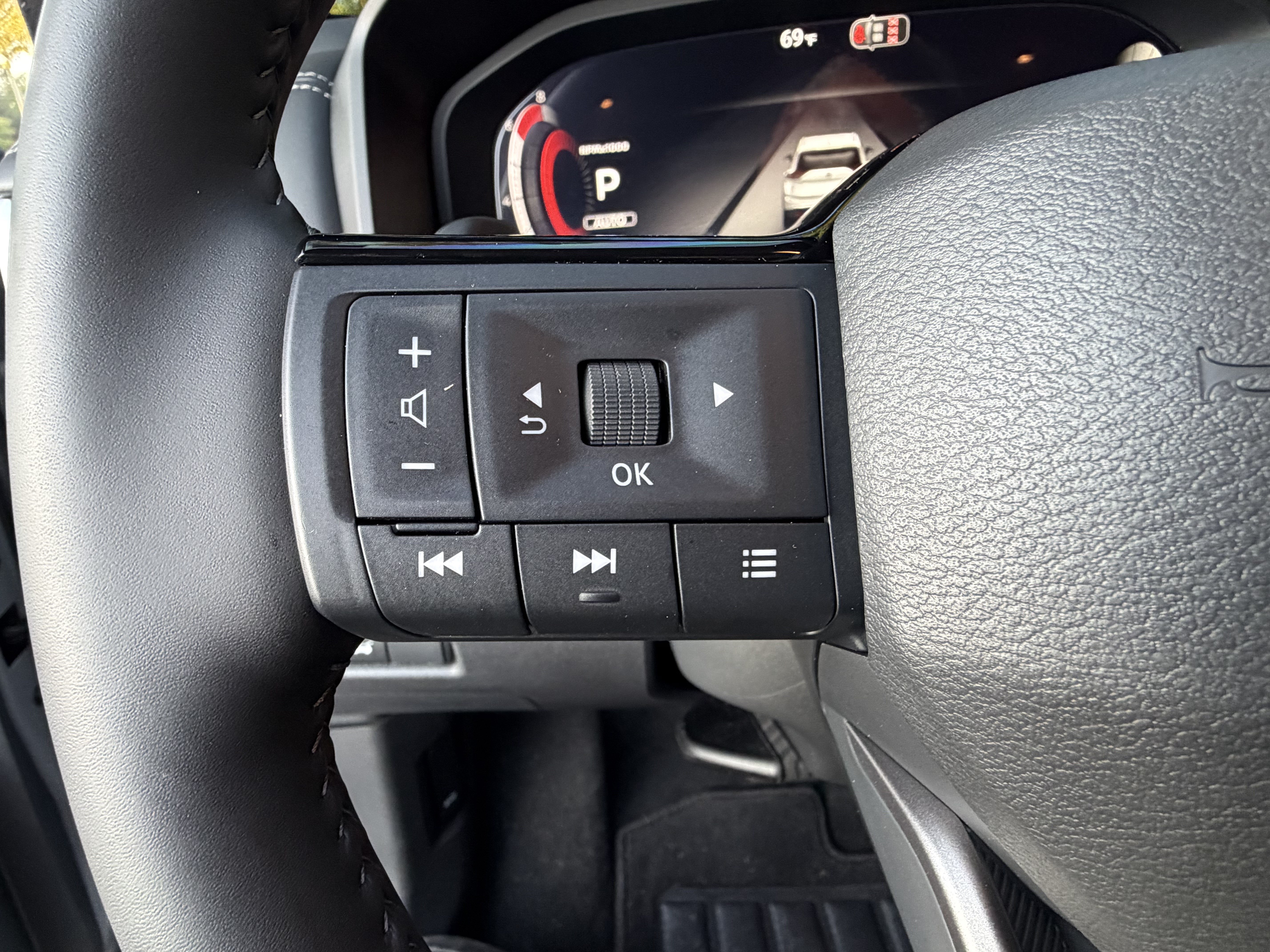 Used 2026 Nissan Rogue Platinum w/ Tech Package AWD/4WD image 18
