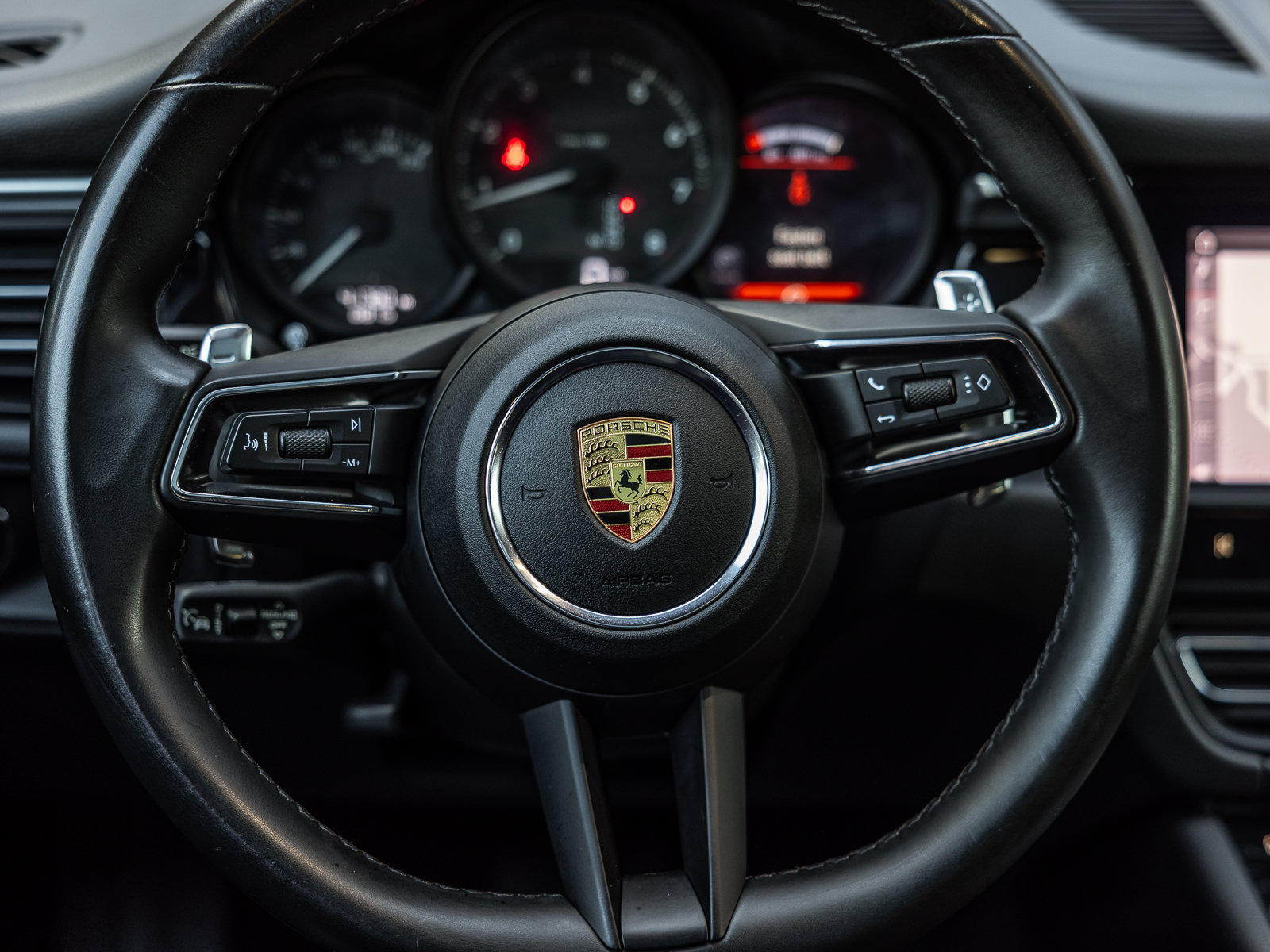 Certified 2023 Porsche Macan AWD/4WD image 12