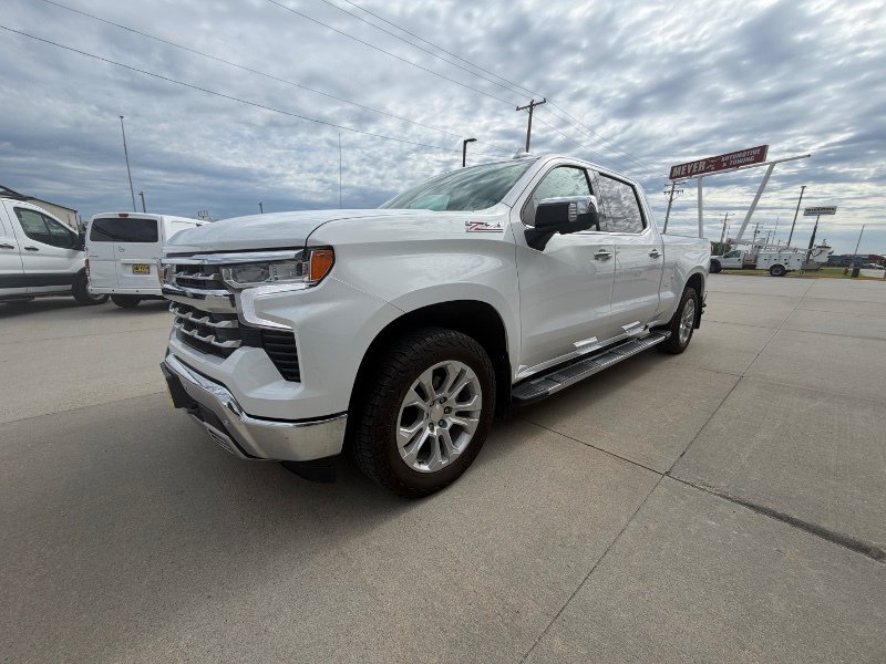 Used 2024 Chevrolet Silverado 1500 LTZ AWD/4WD image 4