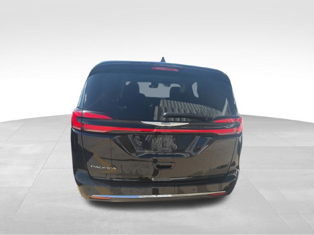 Used 2024 Chrysler Pacifica Touring-L FWD image 9