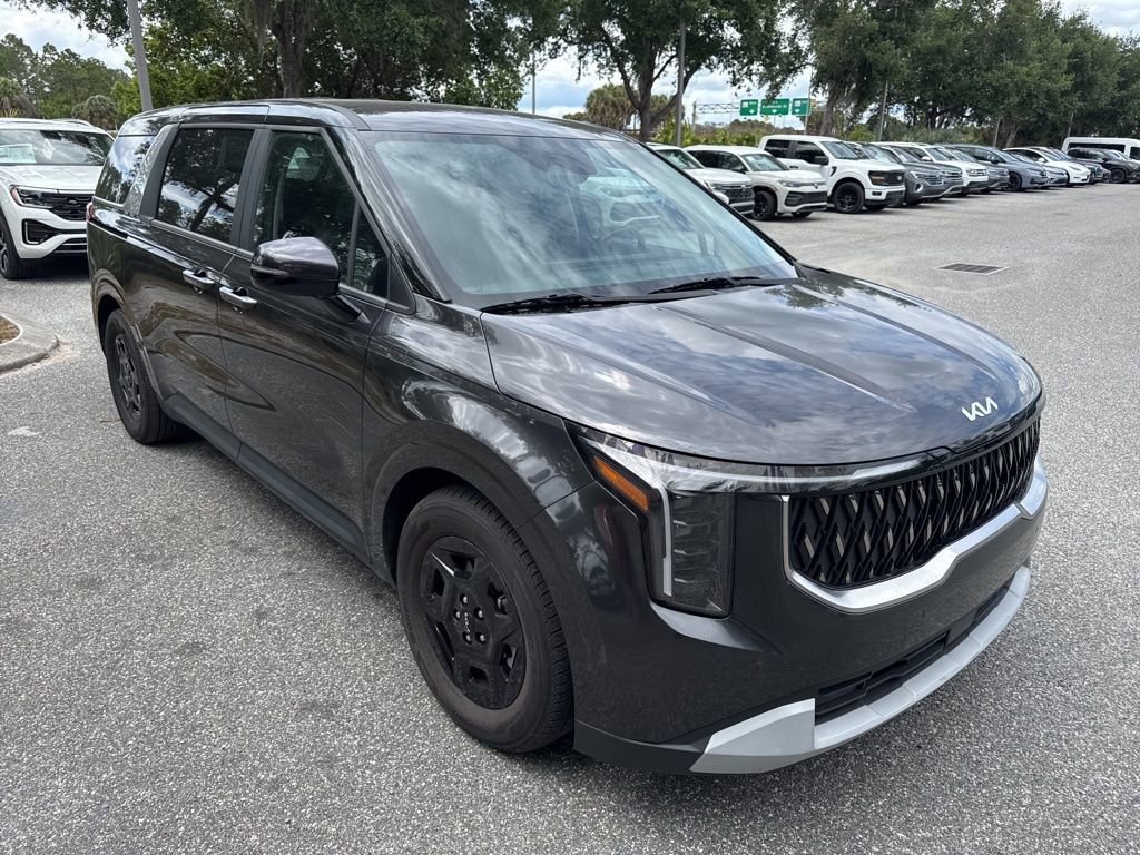 Used 2025 Kia Carnival image 4