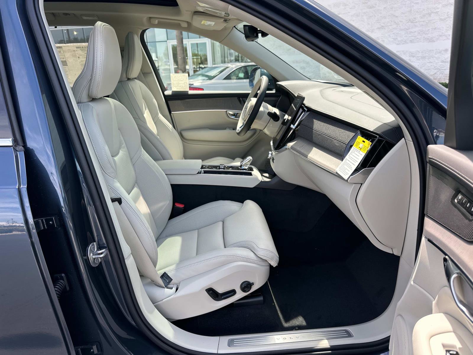 New 2026 Volvo XC90 T8 Ultra image 21