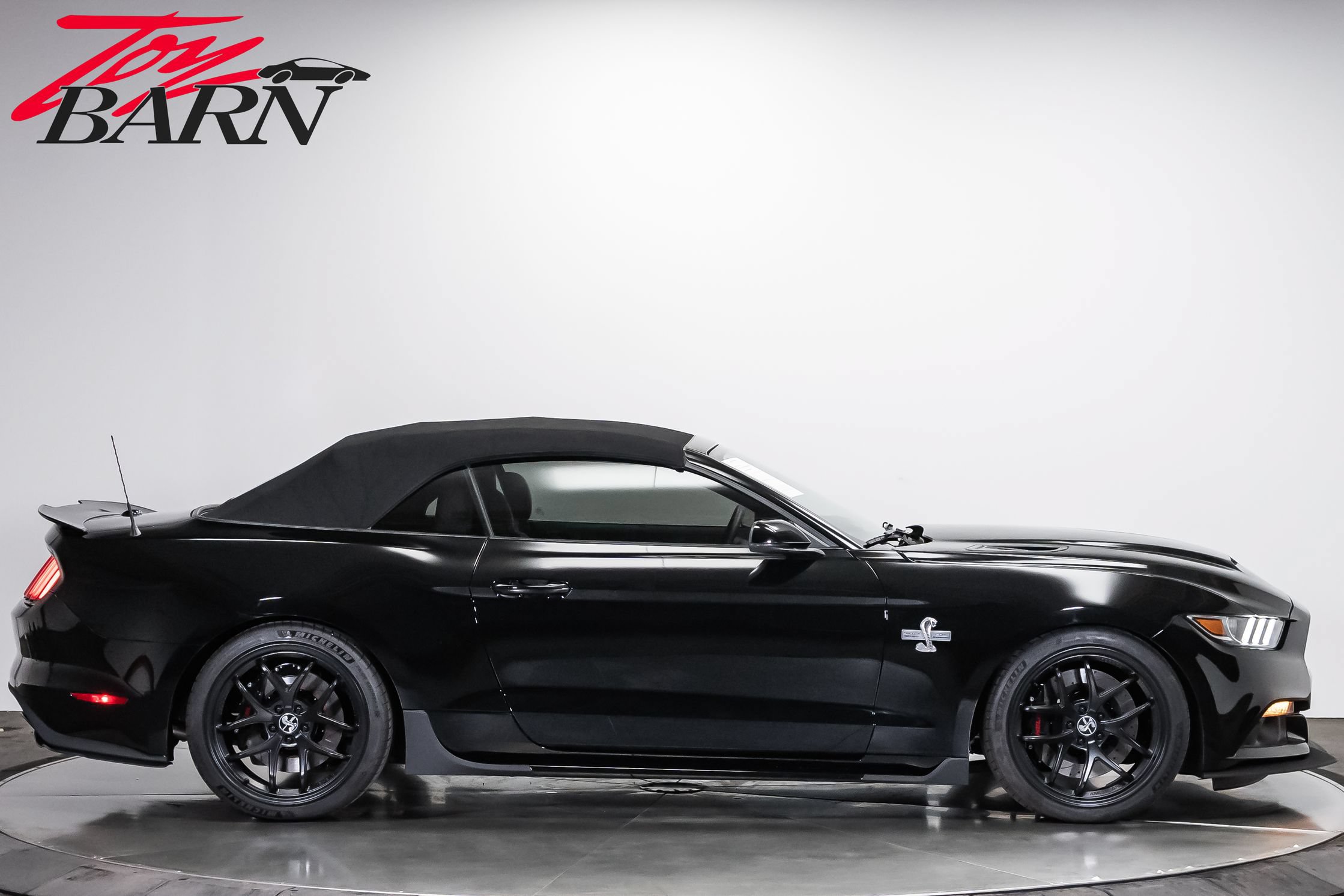 Used 2017 Ford Mustang GT Premium w/ Equipment Group 401A RWD image 6