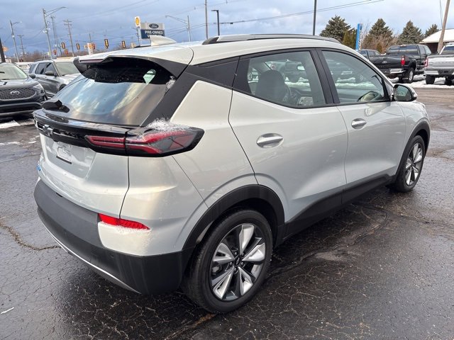 Used 2022 Chevrolet Bolt EUV LT w/ Convenience Package image 7